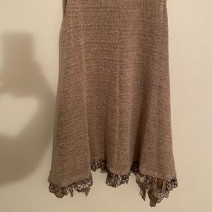 Easel- size medium- NWOT. Long and flowy